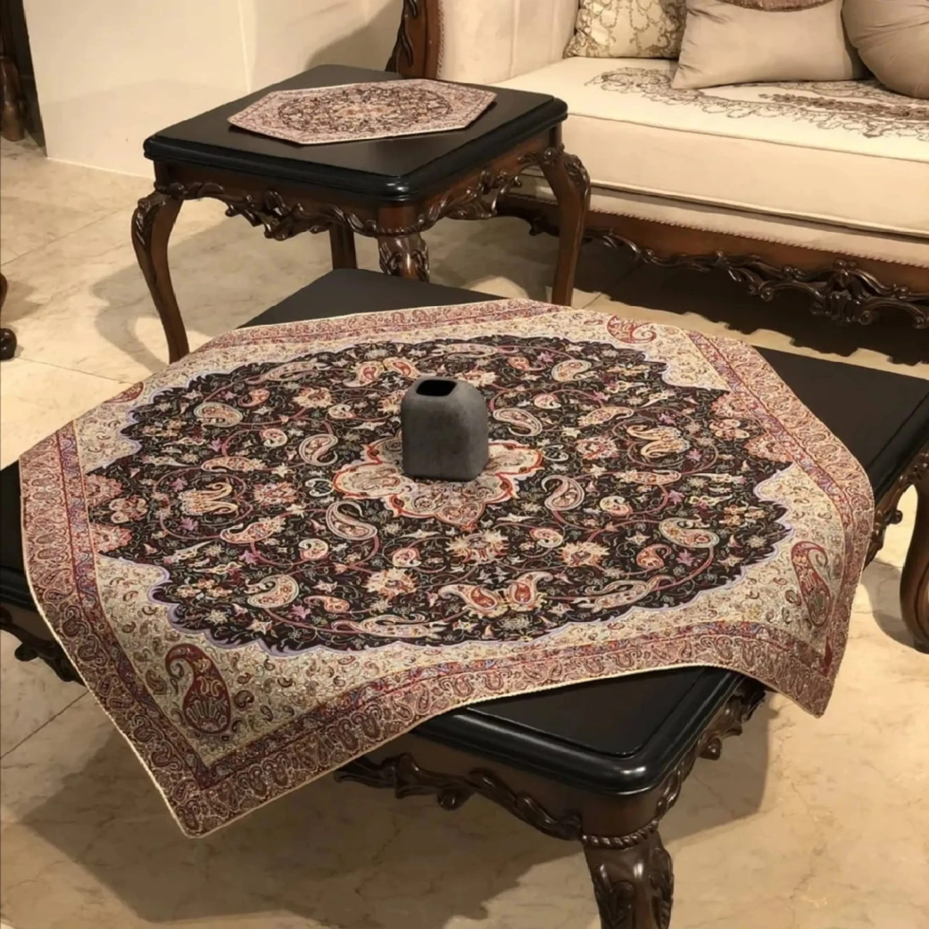 رومیزی ترمه طرح شاه عباسی مشکی رومیزی ترمه طرح شاه عباسی مشکی